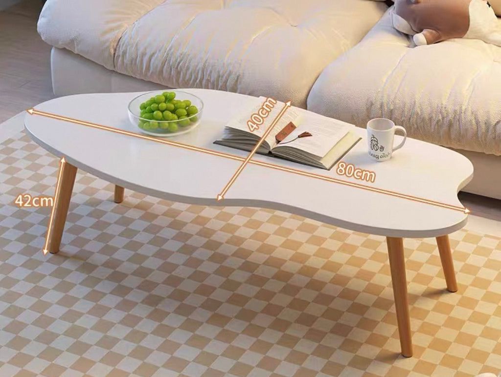 Mesa de Centro Blanca con Patas de Madera – Diseño Orgánico y Compacto